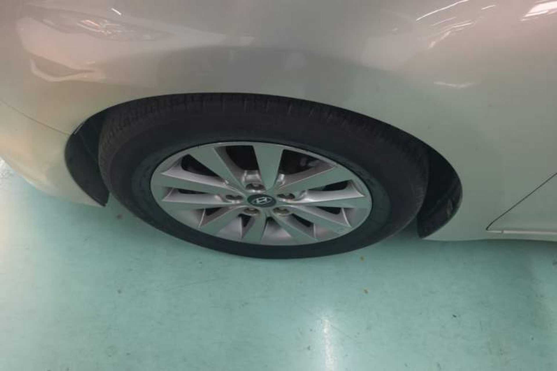 Used Hyundai Mistra 2014 1.8L Automatic Smart GLS Left Front Wheel Hub