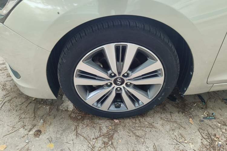 Used Hyundai Mistra 2014 1.8L Automatic Deluxe DLX Model Left Front Wheel Hub