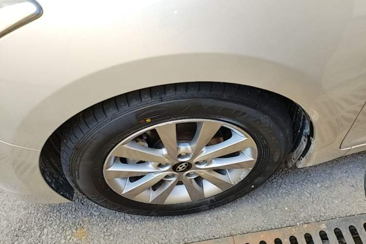 Used Hyundai Mistra 2014 1.8L Automatic Smart GLS Left Front Wheel Hub
