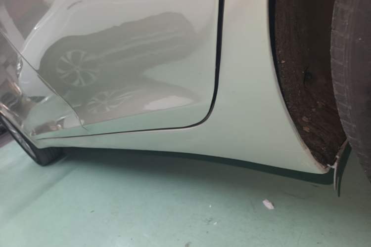 Used Hyundai Mistra 2014 1.8L Automatic Smart GLS Left Side Sill
