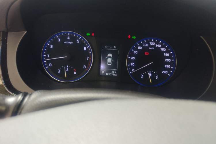 Used Hyundai Mistra 2014 1.8L Automatic Smart GLS Odometer Close Up