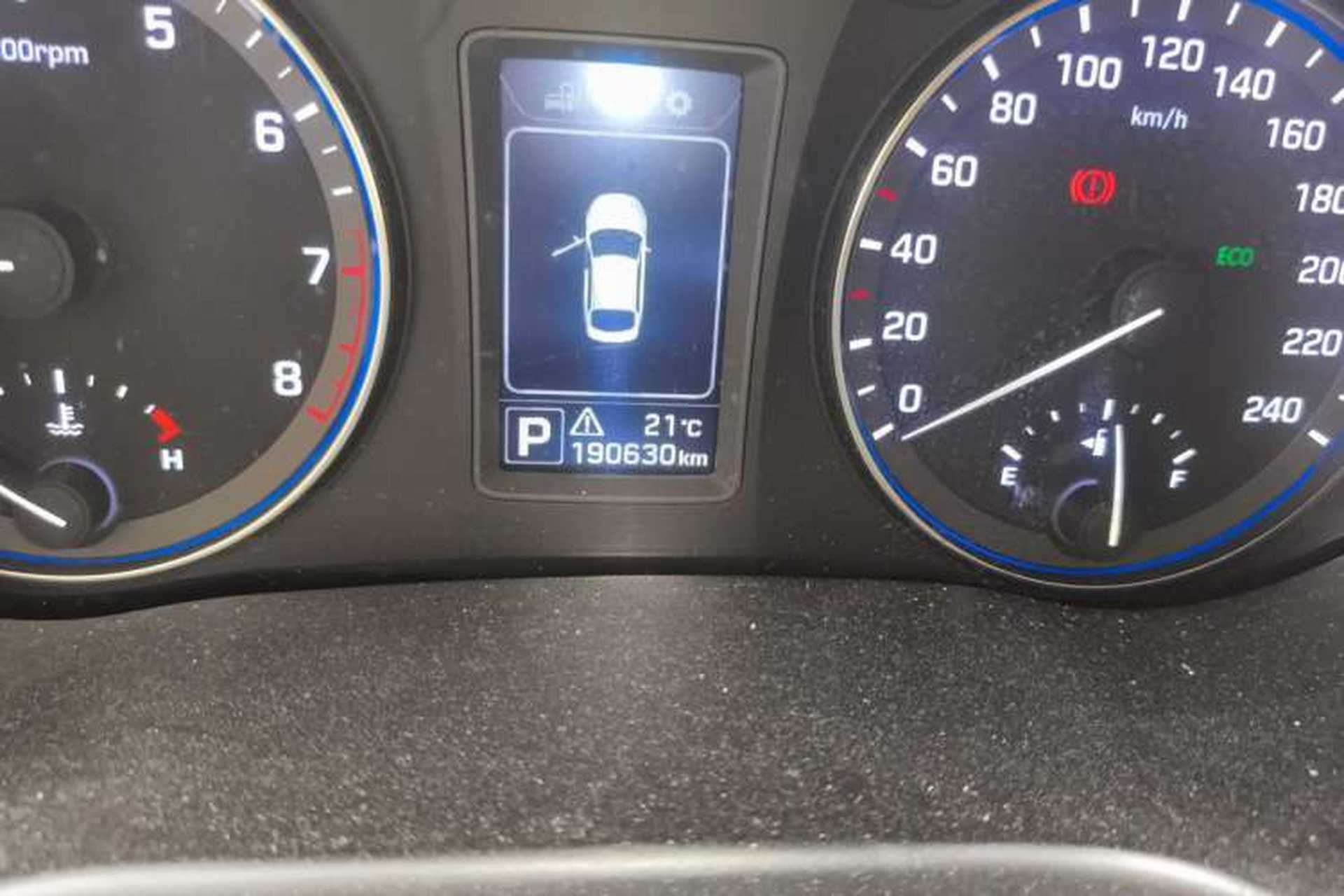 Used Hyundai Mistra 2014 1.8L Automatic Smart GLS Odometer Close Up