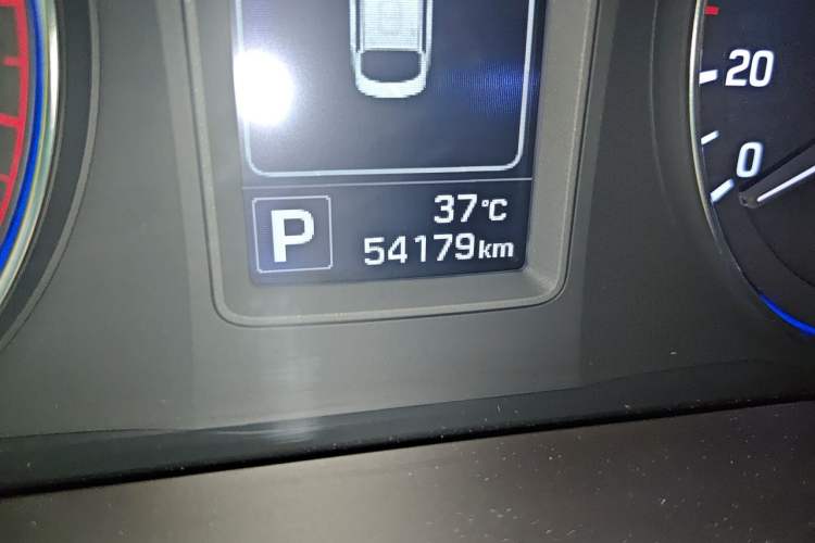 Used Hyundai Mistra 2014 1.8L Automatic Smart GLS Odometer Close Up