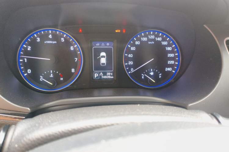 Used Hyundai Mistra 2014 1.8L Automatic Smart GLS Odometer Close Up