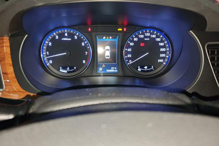 Used Hyundai Mistra 2014 1.8L Automatic Deluxe DLX Model Odometer Close Up