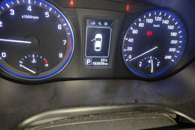 Used Hyundai Mistra 2014 1.8L Automatic Smart GLS Odometer Close Up