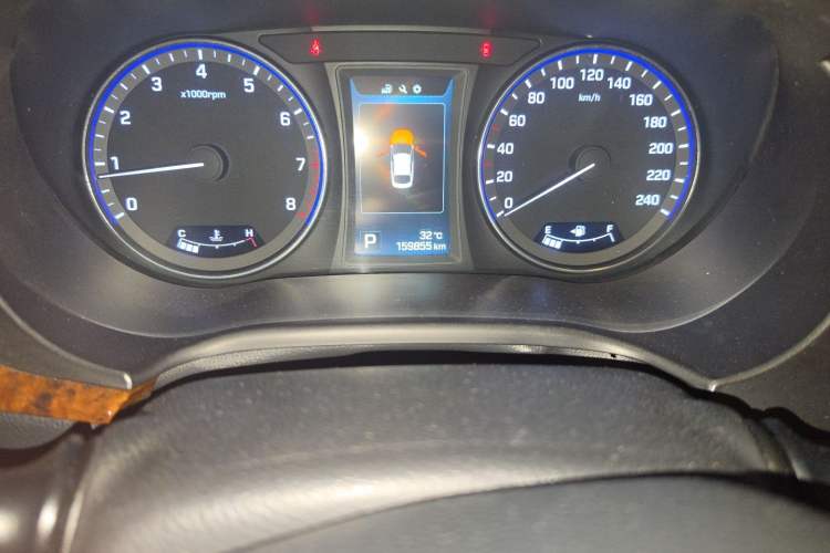 Used Hyundai Mistra 2014 1.8L Automatic Deluxe DLX Model Odometer Close Up