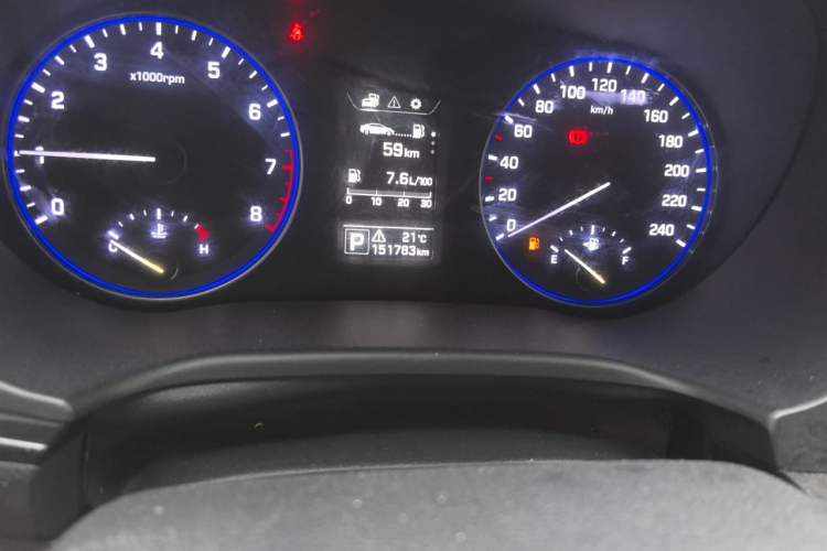 Used Hyundai Mistra 2014 1.8L Automatic Smart GLS Odometer Close Up