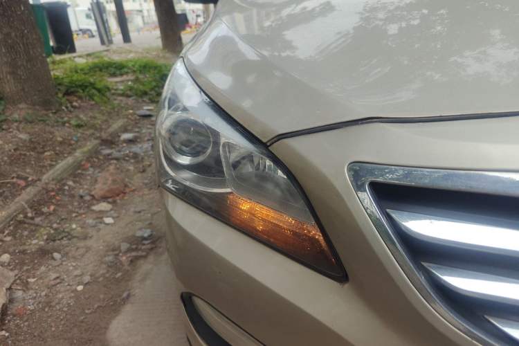 Used Hyundai Mistra 2014 1.8L Automatic Smart GLS Right Front Headlight