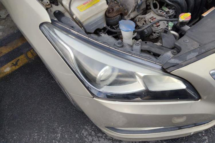 Used Hyundai Mistra 2014 1.8L Automatic Deluxe DLX Model Right Front Headlight