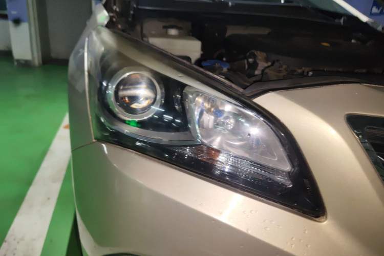 Used Hyundai Mistra 2014 1.8L Automatic Deluxe DLX Model Right Front Headlight