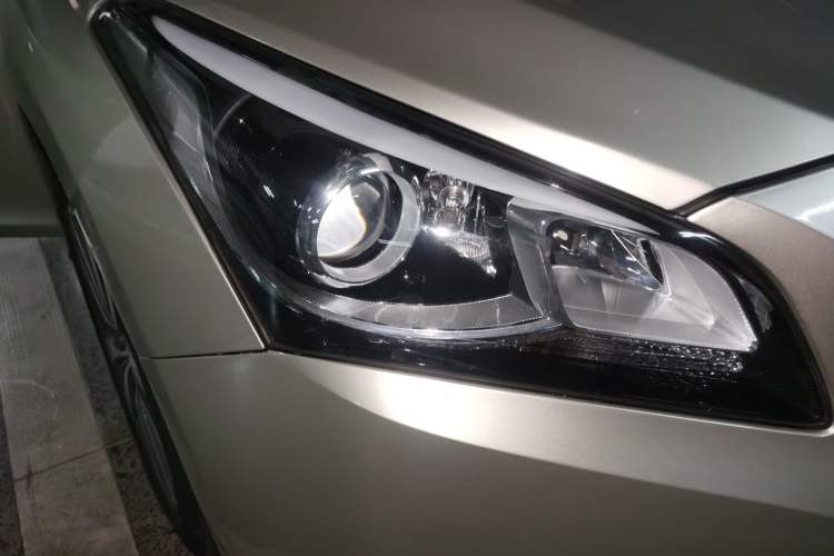 Used Hyundai Mistra 2014 1.8L Automatic Deluxe DLX Model Right Front Headlight