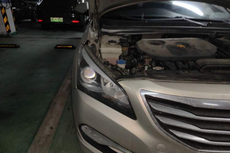 Used Hyundai Mistra 2014 1.8L Automatic Smart GLS Right Front Headlight