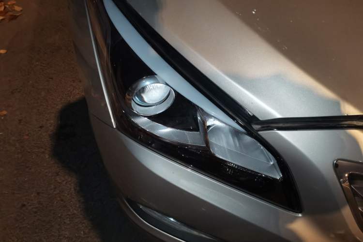 Used Hyundai Mistra 2014 1.8L Automatic Smart GLS Right Front Headlight