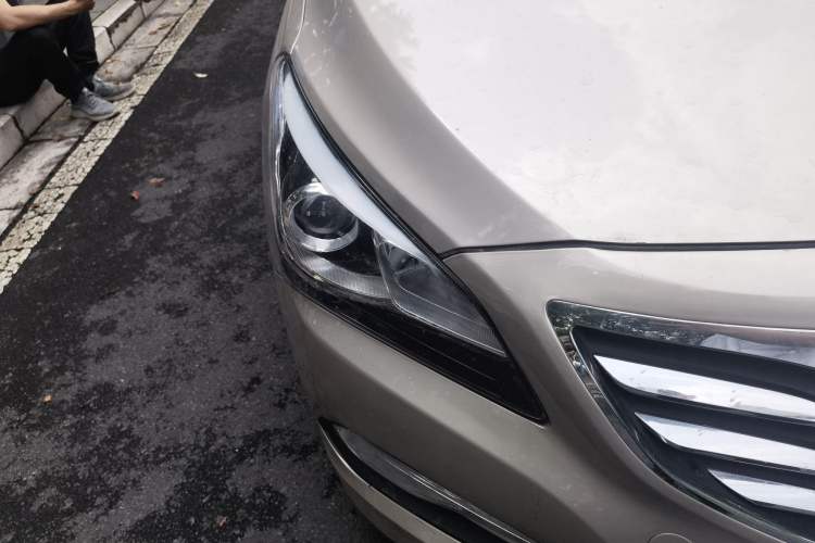 Used Hyundai Mistra 2014 1.8L Automatic Deluxe DLX Model Right Front Headlight