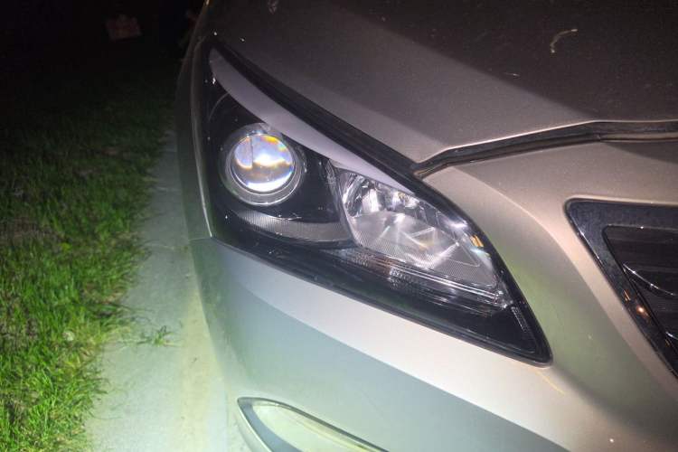 Used Hyundai Mistra 2014 1.8L Automatic Deluxe DLX Model Right Front Headlight