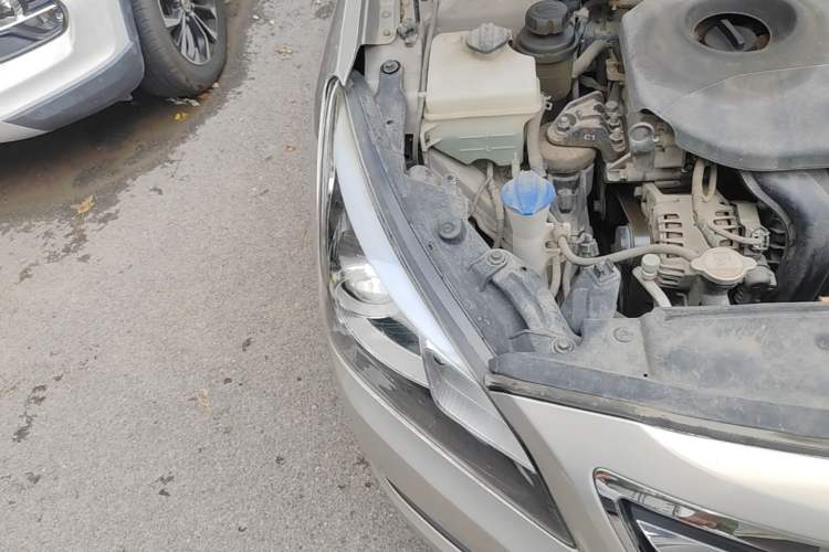 Used Hyundai Mistra 2014 1.8L Automatic Smart GLS Right Front Headlight