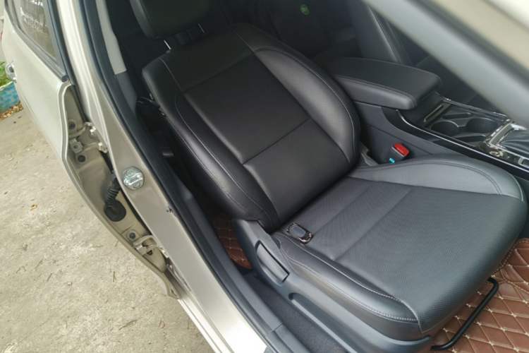 Used Hyundai Mistra 2014 1.8L Automatic Deluxe DLX Model Right Front Seat