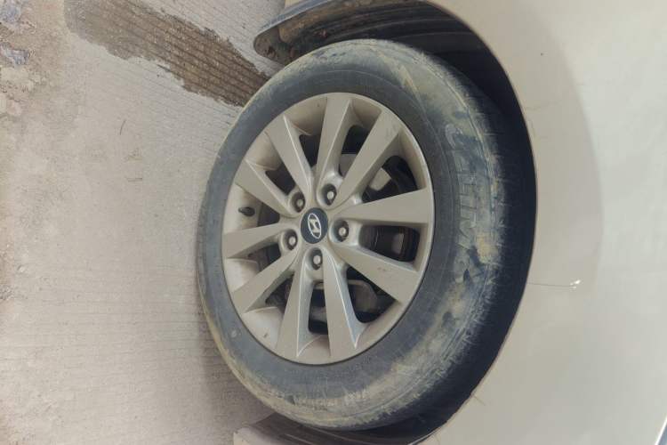 Used Hyundai Mistra 2014 1.8L Automatic Smart GLS Right Front Wheel Hub