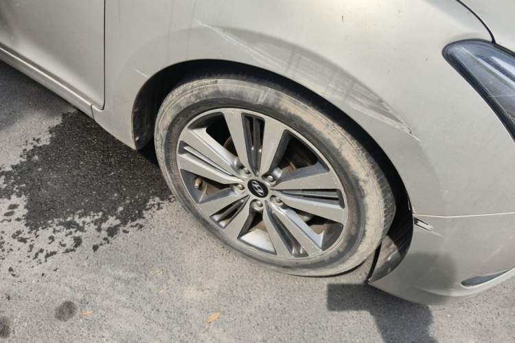 Used Hyundai Mistra 2014 1.8L Automatic Smart GLS Right Front Wheel Hub