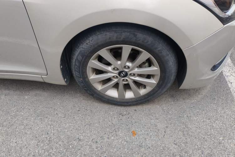 Used Hyundai Mistra 2014 1.8L Automatic Smart GLS Right Front Wheel Hub