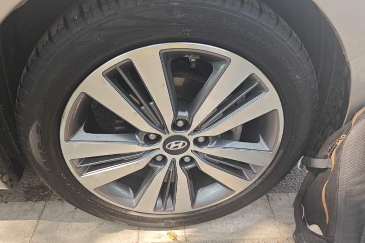 Used Hyundai Mistra 2014 1.8L Automatic Deluxe DLX Model Right Front Wheel Hub