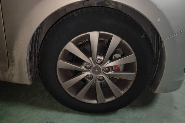 Used Hyundai Mistra 2014 1.8L Automatic Smart GLS Right Front Wheel Hub