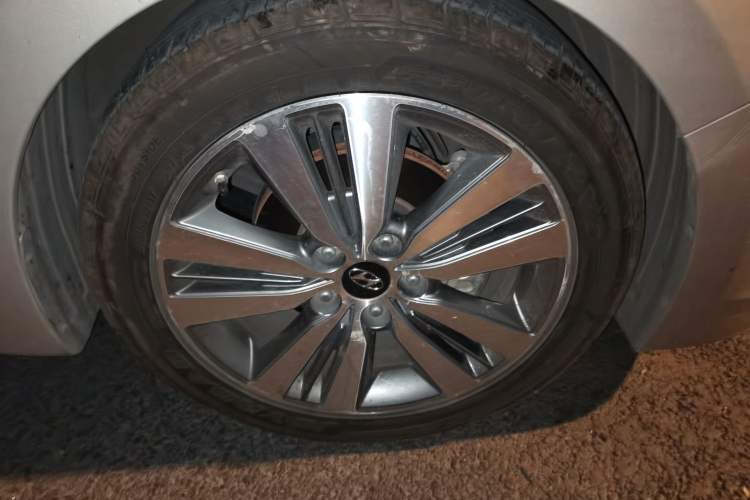 Used Hyundai Mistra 2014 1.8L Automatic Smart GLS Right Front Wheel Hub