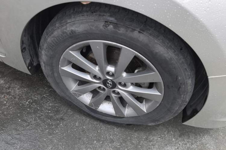 Used Hyundai Mistra 2014 1.8L Automatic Smart GLS Right Front Wheel Hub