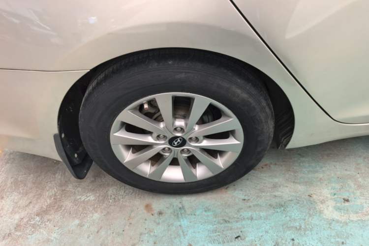Used Hyundai Mistra 2014 1.8L Automatic Smart GLS Right Rear Wheel Hub