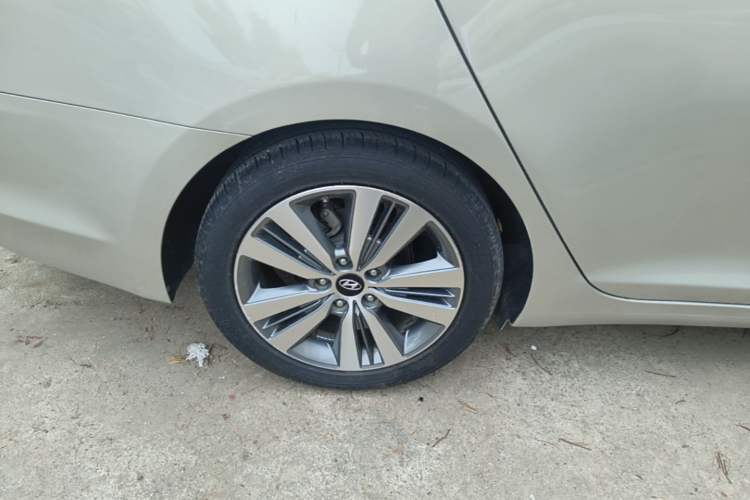Used Hyundai Mistra 2014 1.8L Automatic Deluxe DLX Model Right Rear Wheel Hub