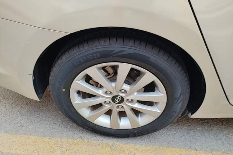 Used Hyundai Mistra 2014 1.8L Automatic Smart GLS Right Rear Wheel Hub