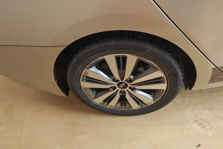 Used Hyundai Mistra 2014 1.8L Automatic Deluxe DLX Model Right Rear Wheel Hub