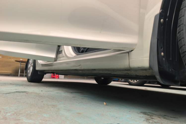 Used Hyundai Mistra 2014 1.8L Automatic Smart GLS Right Side Sill