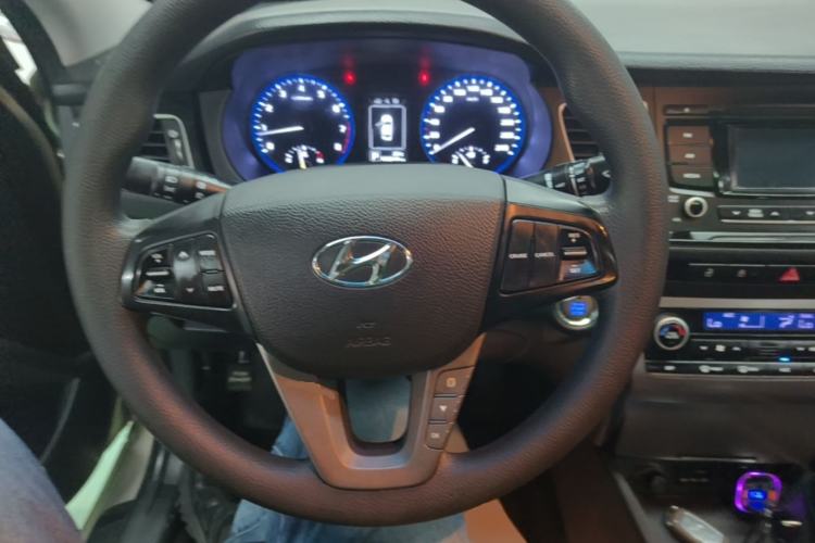 Used Hyundai Mistra 2014 1.8L Automatic Smart GLS Steering Wheel
