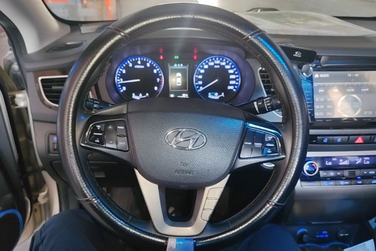 Used Hyundai Mistra 2014 1.8L Automatic Deluxe DLX Model Steering Wheel