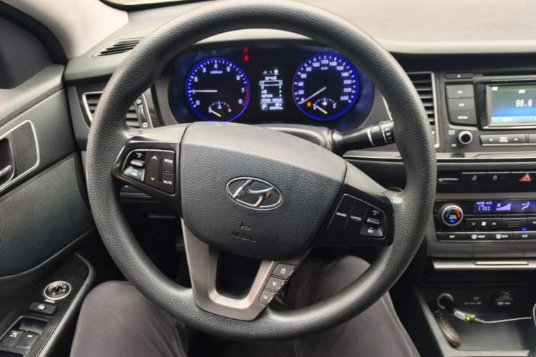 Used Hyundai Mistra 2014 1.8L Automatic Smart GLS Steering Wheel