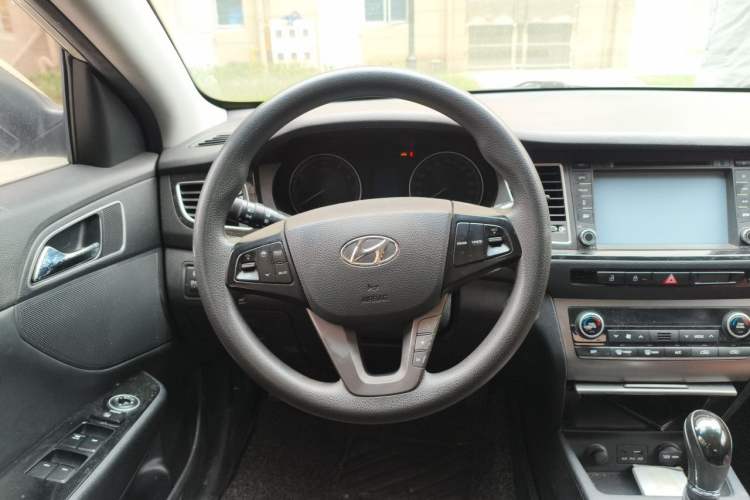 Used Hyundai Mistra 2014 1.8L Automatic Smart GLS Steering Wheel