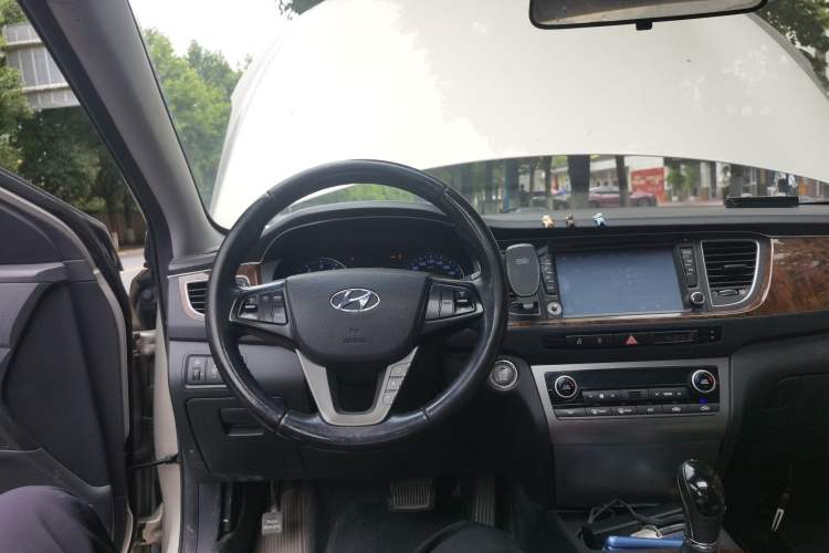 Used Hyundai Mistra 2014 1.8L Automatic Deluxe DLX Model Steering Wheel