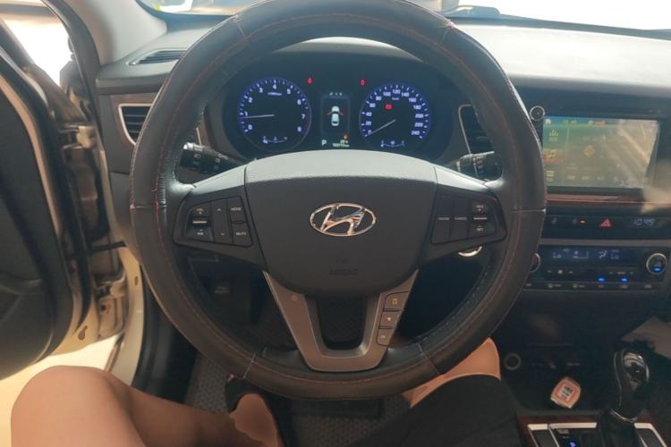 Used Hyundai Mistra 2014 1.8L Automatic Deluxe DLX Model Steering Wheel