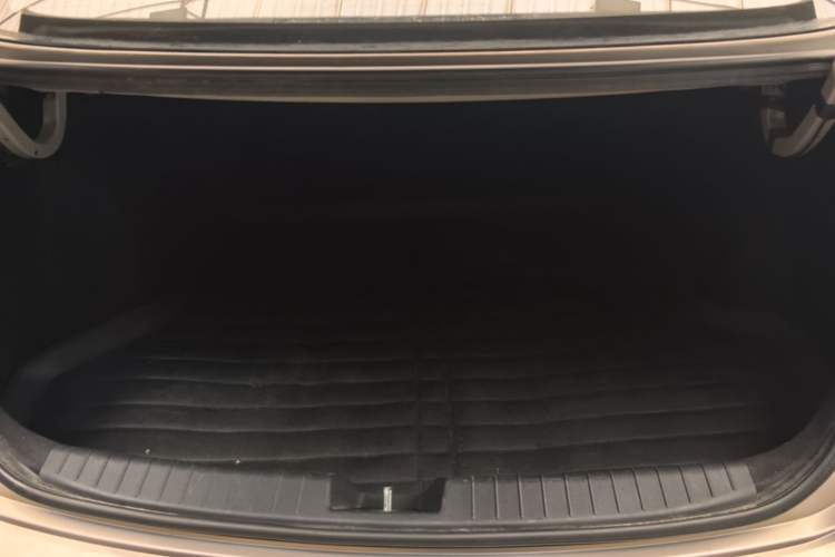 Used Hyundai Mistra 2014 1.8L Automatic Smart GLS Trunk
