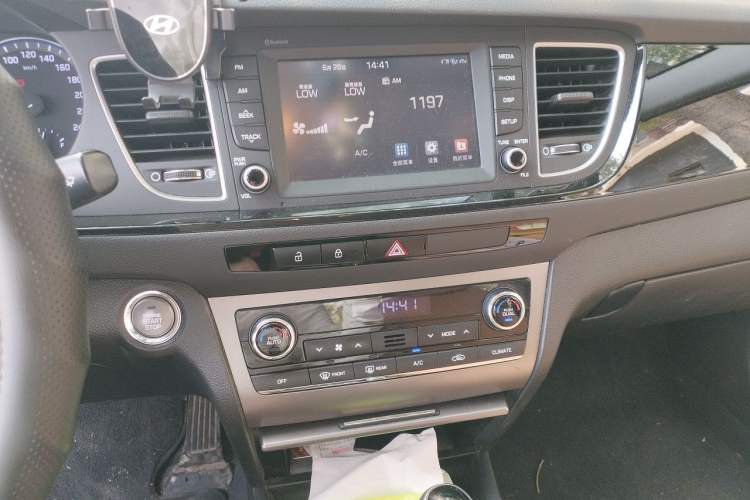 Used Hyundai Mistra 2016 1.8L Automatic Smart GLS Audio And AC Panel