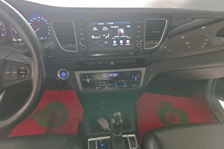 Used Hyundai Mistra 2016 1.8L Automatic Deluxe DLX Model Audio And AC Panel