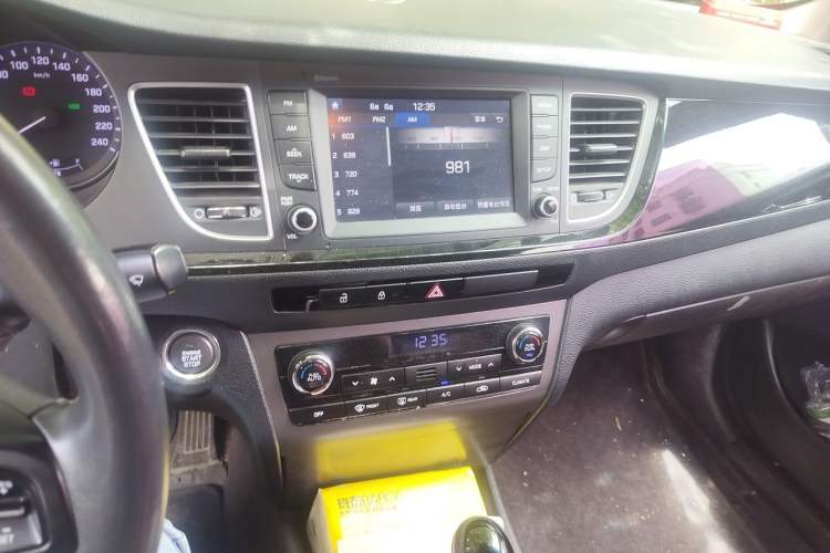 Used Hyundai Mistra 2016 1.8L Automatic Deluxe DLX Model Audio And AC Panel