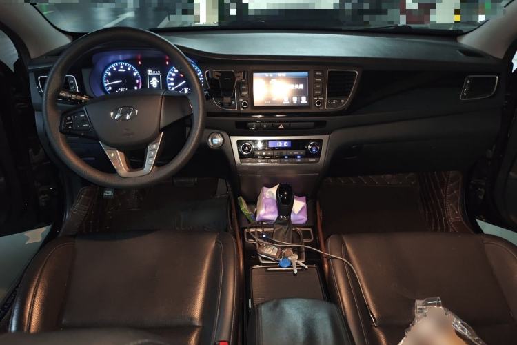 Used Hyundai Mistra 2016 1.8L Automatic Smart GLS Center Console