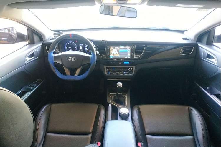Used Hyundai Mistra 2016 1.8L Manual Comfort GL Model Center Console