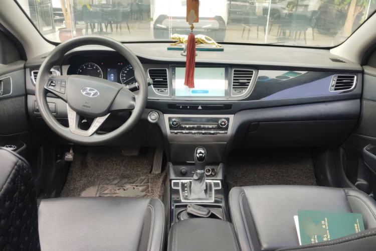 Used Hyundai Mistra 2016 1.8L Automatic Smart GLS Center Console