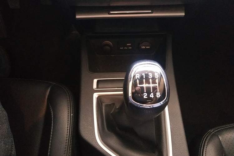 Used Hyundai Mistra 2016 1.8L Manual Comfort GL Model Gear Lever
