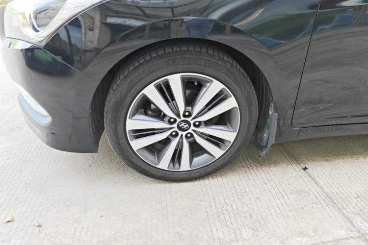 Used Hyundai Mistra 2016 1.8L Automatic Smart GLS Left Front Wheel Hub