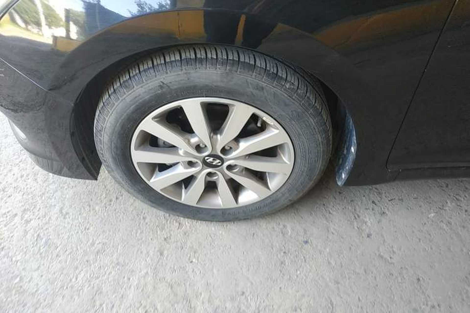 Used Hyundai Mistra 2016 1.8L Manual Comfort GL Model Left Front Wheel Hub